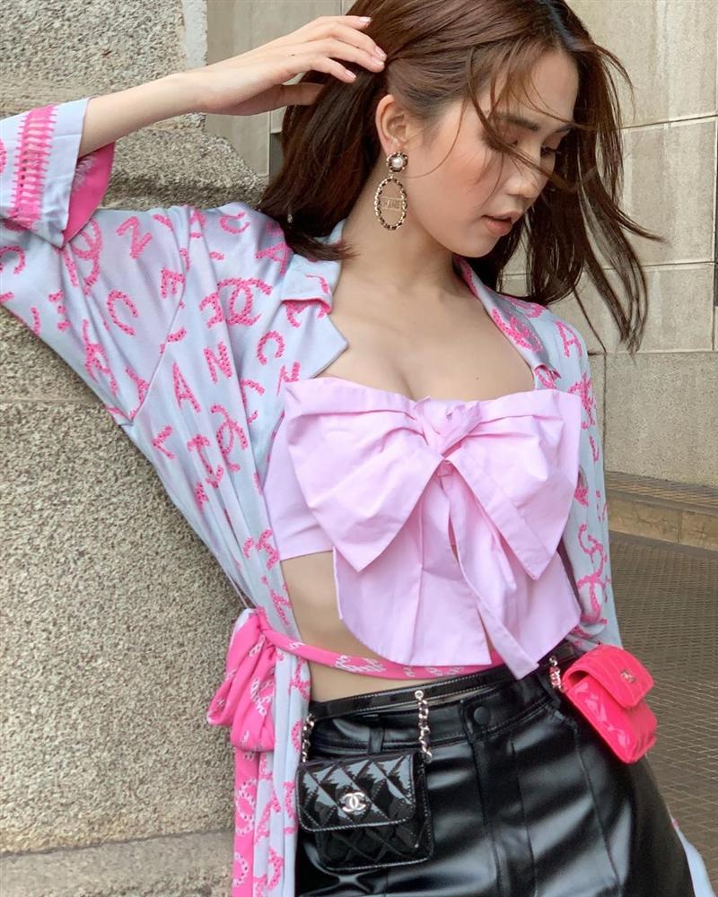 Phượng Chanel bất ngờ thắng thế, Ngọc Trinh dù hở nhiều hơn nhưng vẫn thua người chị đôi ba phần-2