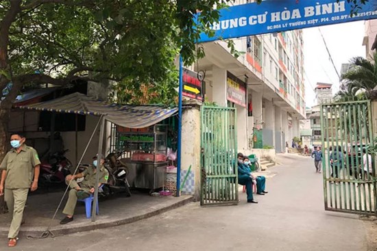Một người khai báo có liên quan ca bệnh 34: Phong tỏa chung cư Hòa Bình ở TP HCM