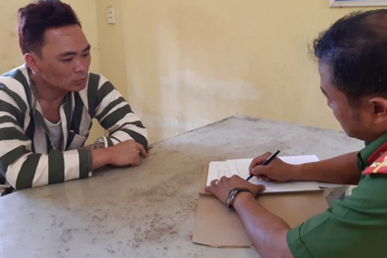 Người đàn ông ngáo đá khống chế 4 học sinh ở trung tâm anh ngữ Đông Âu, đâm công an bị thương