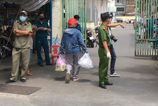 TP.HCM cách ly chung cư hơn 1.000 dân nơi bệnh nhân thứ 48 sinh sống: Nội bất xuất, ngoại bất nhập