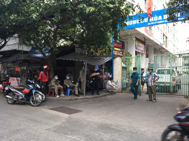 TP.HCM cách ly chung cư hơn 1.000 dân nơi bệnh nhân thứ 48 sinh sống: Nội bất xuất, ngoại bất nhập-2
