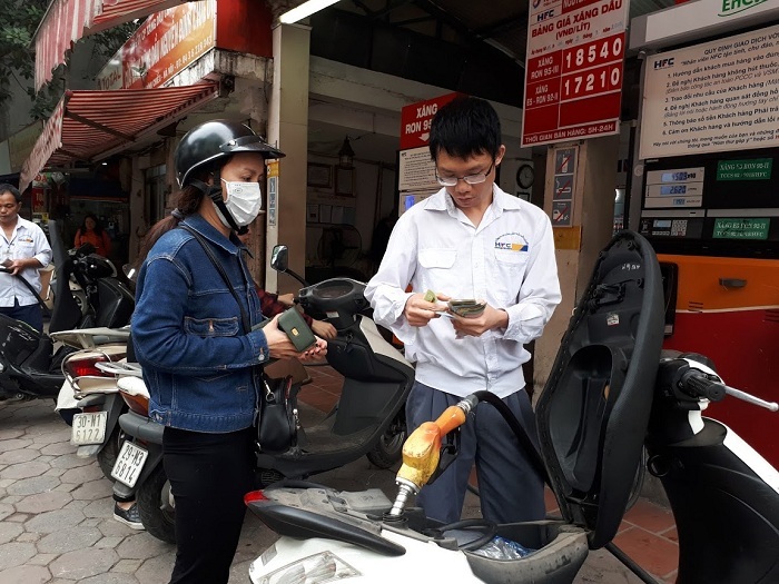 Giảm tối đa hơn 2.500 đồng/lít, giá xăng xuống sát 15 ngàn/lít-1