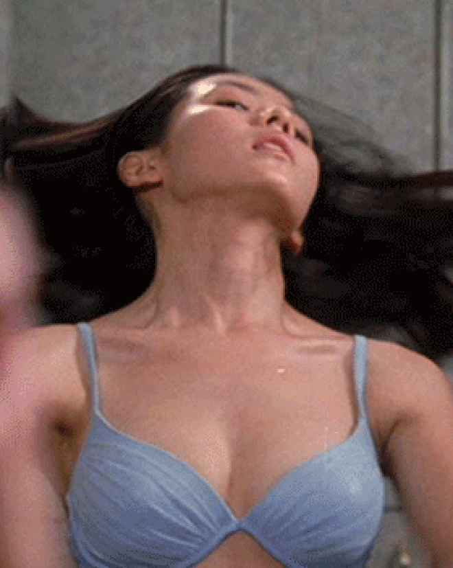 Lên phim bị váy áo che hết chứ ai ngờ ngoài đời Son Ye Jin gợi cảm, body sexy chuẩn chai coca thế này cơ mà-6