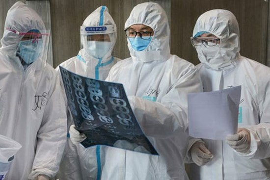 Điểm bất thường trong phân tích đầu tiên về bệnh lý của bệnh nhân Covid-19 thể nặng: Toàn bộ bề mặt phổi có màu đồng