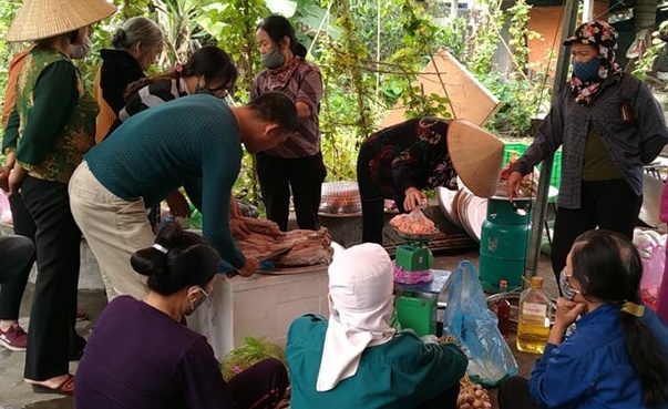 Cô dâu, chú rể Hải Phòng hoãn cưới, được hàng xóm giải cứu 60 mâm cỗ-2