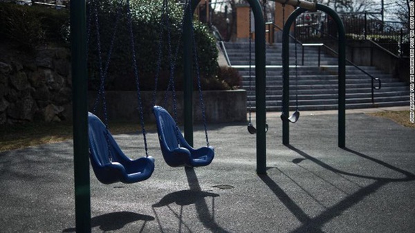 Cuộc sống tại một trong những ổ dịch Covid-19 lớn nhất nước Mỹ: Buồn tẻ, chán nản và đầy lo lắng-1