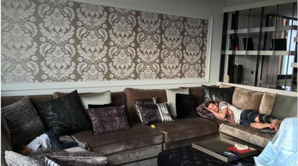 Lo ngại dịch Covid-19, Messi cùng gia đình tự cách ly trong biệt thự 200 tỷ, có sân bóng ở ngay trong nhà-2