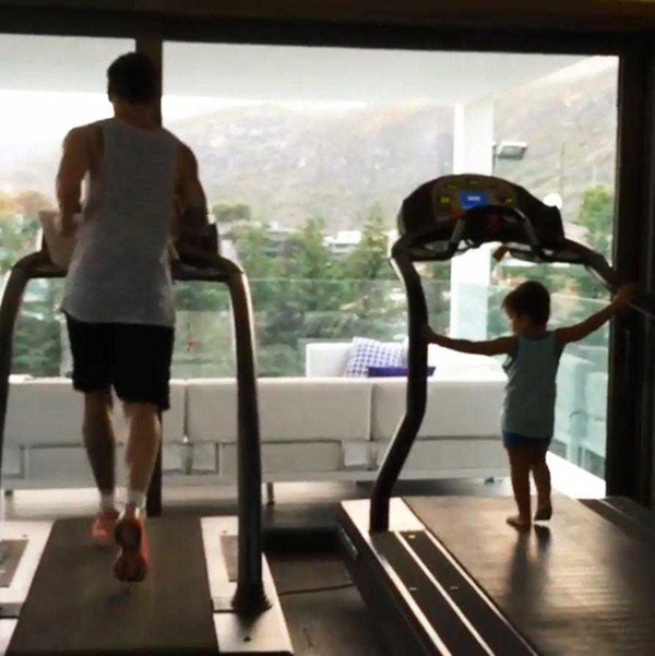 Lo ngại dịch Covid-19, Messi cùng gia đình tự cách ly trong biệt thự 200 tỷ, có sân bóng ở ngay trong nhà-4