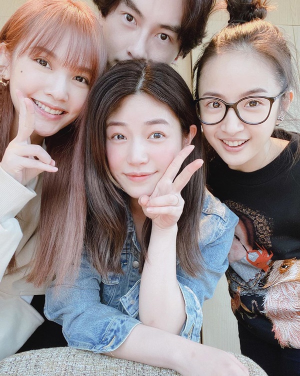 Tấm hình lão hóa ngược của hội yêu tinh hack tuổi xứ Đài cũng không gây choáng bằng làn da mộc của 3 mỹ nhân U40-1