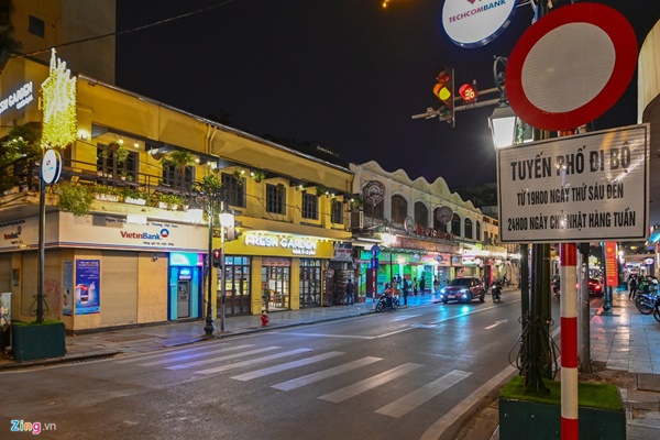 Hà Nội: Quán bar phố Tây Tạ Hiện tạm ngừng hoạt động, mong khách giữ sức khỏe trong dịch bệnh-10