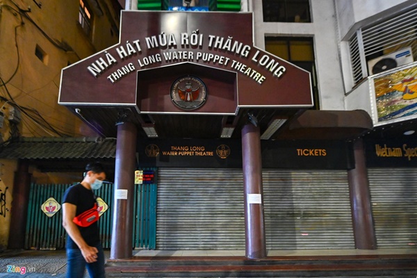 Hà Nội: Quán bar phố Tây Tạ Hiện tạm ngừng hoạt động, mong khách giữ sức khỏe trong dịch bệnh-11