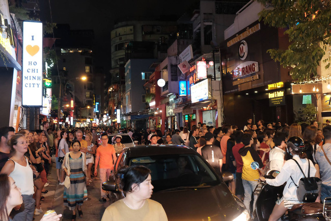 Nóng: Từ 18h tối nay, TP.HCM tạm dừng hoạt động quán bar, rạp chiếu phim, cơ sở massage-1