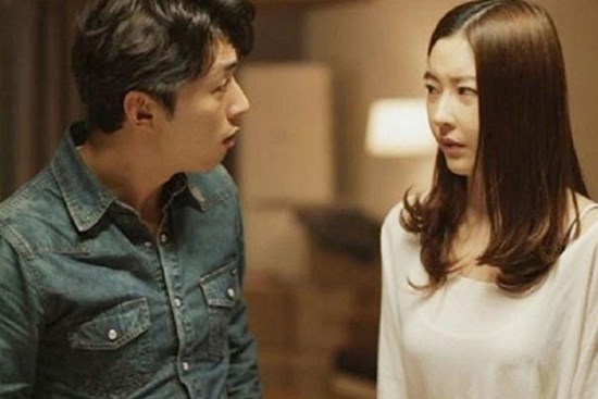 Sau 5 tháng không về nhà, tôi chết điếng khi vợ hớn hở gọi điện: