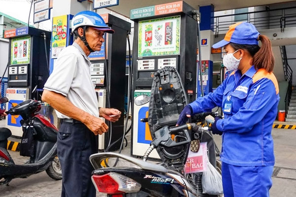 Không tính yếu tố này, giá xăng có thể xuống 14.000 đồng/lít-7