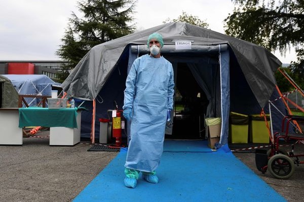 Hàng trăm nhà khoa học đồng loạt phản đối chiến lược miễn dịch bầy đàn-1