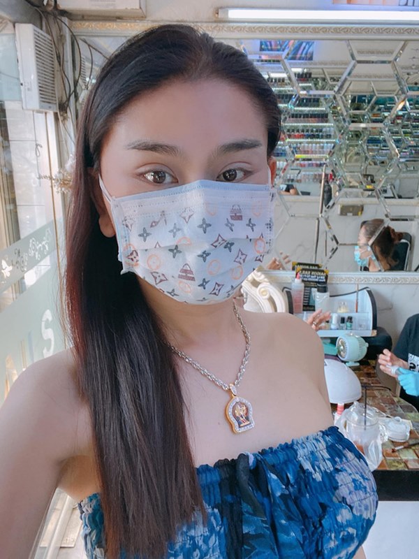 Nhìn Lâm Khánh Chi lạ quá đi mất: Khoe ảnh mặt mộc mà đôi mắt xếch và sưng vù cứ choán” hết cả spotlight-1