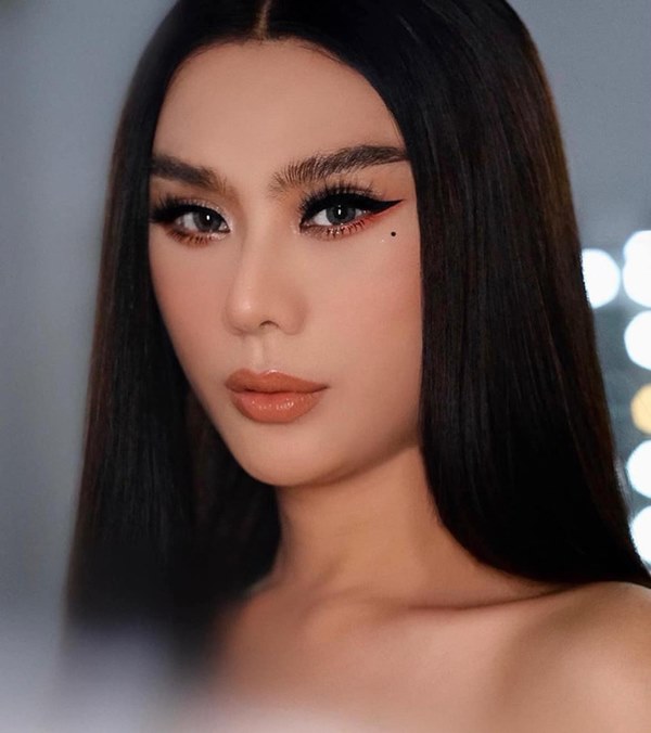 Nhìn Lâm Khánh Chi lạ quá đi mất: Khoe ảnh mặt mộc mà đôi mắt xếch và sưng vù cứ choán” hết cả spotlight-2