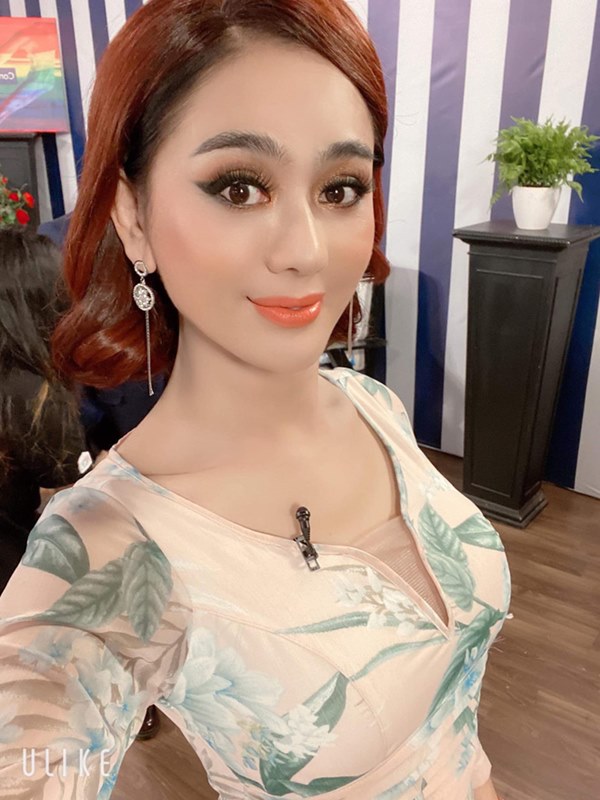 Nhìn Lâm Khánh Chi lạ quá đi mất: Khoe ảnh mặt mộc mà đôi mắt xếch và sưng vù cứ choán” hết cả spotlight-5