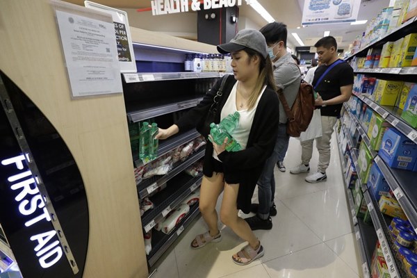 Hàng nghìn cảnh sát, binh sĩ Philippines phong tỏa thủ đô vì Covid-19-11