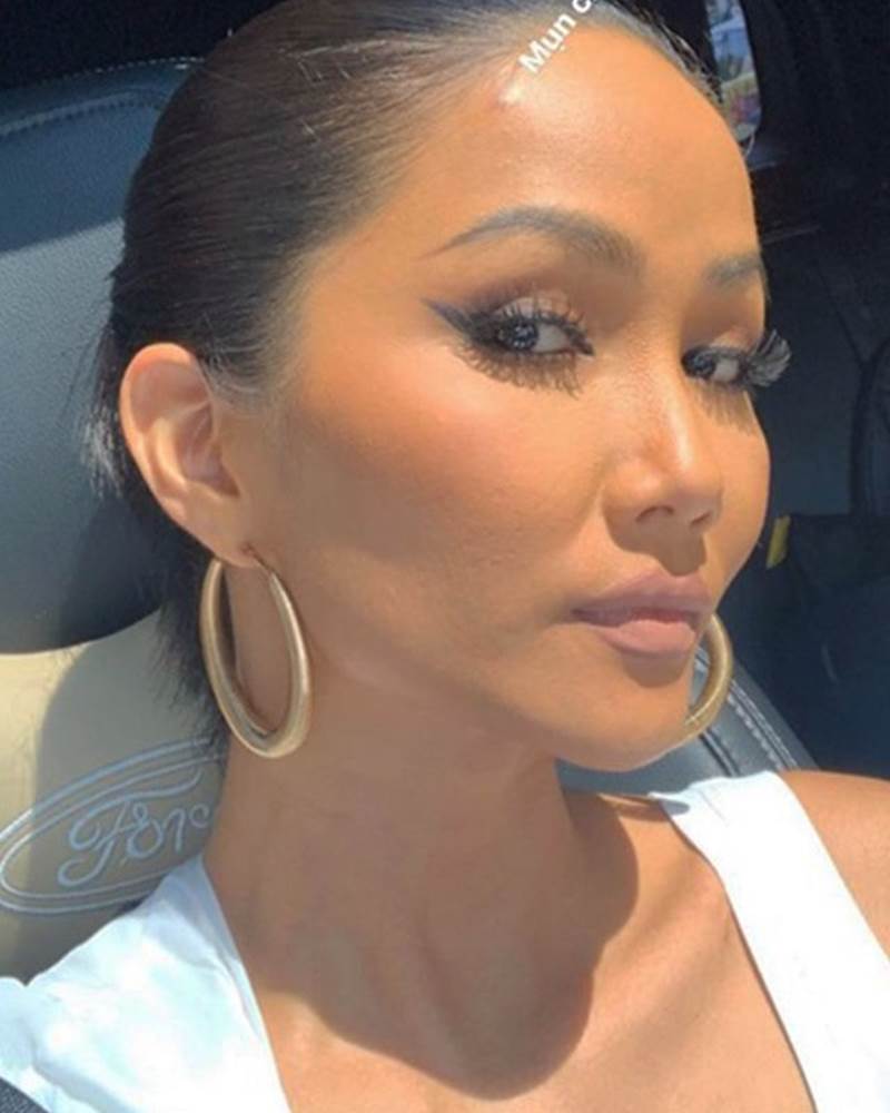 Tự tin phơi mặt dưới ánh mặt trời, H’Hen Niê để lộ mụn và da sần sùi dù makeup kĩ-7