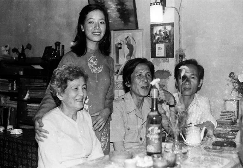 Chia sẻ loạt ảnh cưới nhân kỷ niệm 33 năm ngày về chung một nhà với ông xã, NSƯT Chiều Xuân khiến dân tình xuýt xoa vì vẻ ngoài xinh đẹp không đổi-5