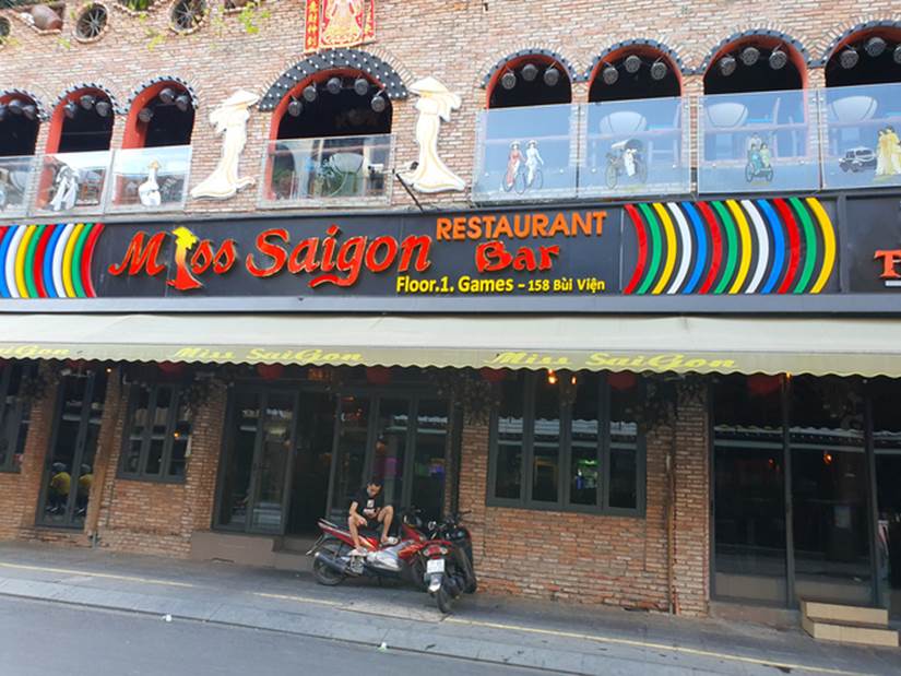 TP.HCM: Tiến hành rào chắn, hạn chế ra vào một con hẻm đường Bùi Viện, nơi có người nghi nhiễm Covid-19-2