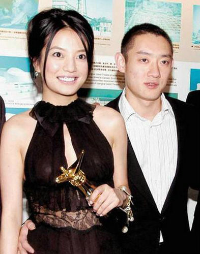 Chuyện năm xưa giờ kể lại: Triệu Vy bị người yêu đại gia bạt tai giữa phố và mối tình tay 3 Song Én đoạt Vũ náo loạn Cbiz-2