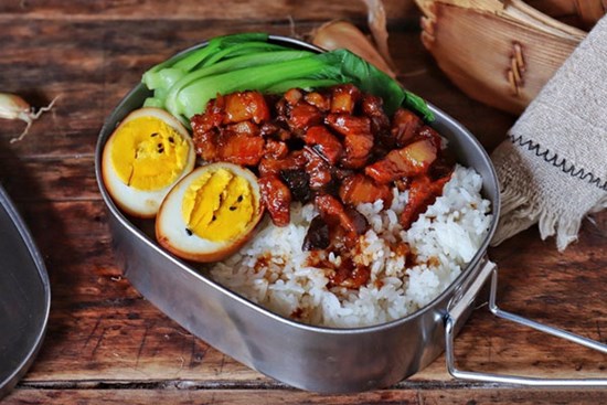 Chẳng phải ra ngoài ăn trưa vì đã có hộp cơm tự làm ngon lành đủ chất