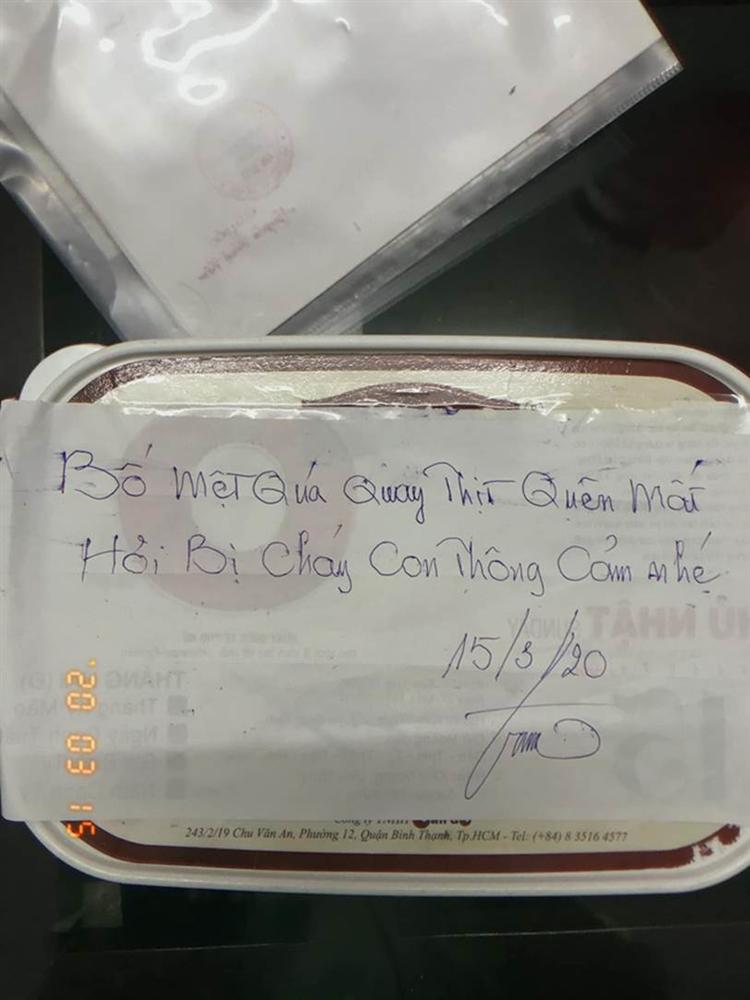 Con đi làm trên thành phố, bố chu đáo làm hẳn hộp thịt quay gửi con vì sợ con ăn uống không đủ chất, đọc lời nhắn bố gửi ai ai cũng rưng rưng xúc động-2