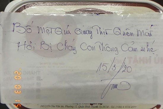 Con đi làm trên thành phố, bố chu đáo làm hẳn hộp thịt quay gửi con vì sợ con ăn uống không đủ chất, đọc lời nhắn bố gửi ai ai cũng rưng rưng xúc động