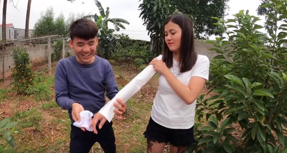 Sự thật chuyện con gái bà Tân xăm mình chất chơi-2