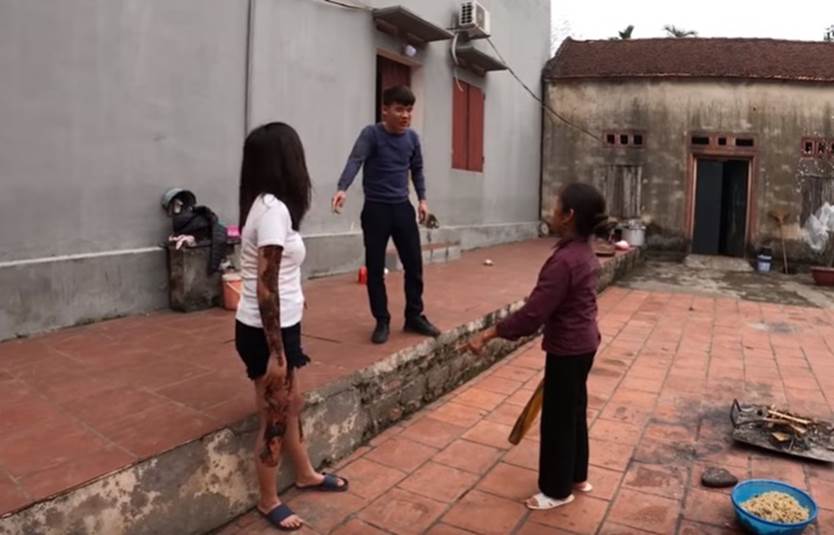 Sự thật chuyện con gái bà Tân xăm mình chất chơi-5