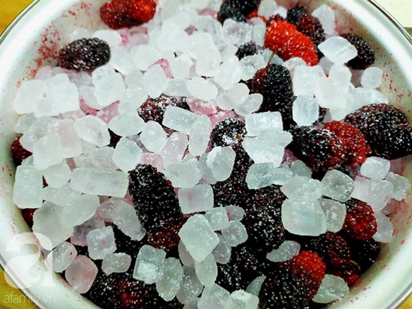 Mùa dâu tằm chín rộ, mẹ đảm làm siro dâu tằm để giải nhiệt mùa hè-3