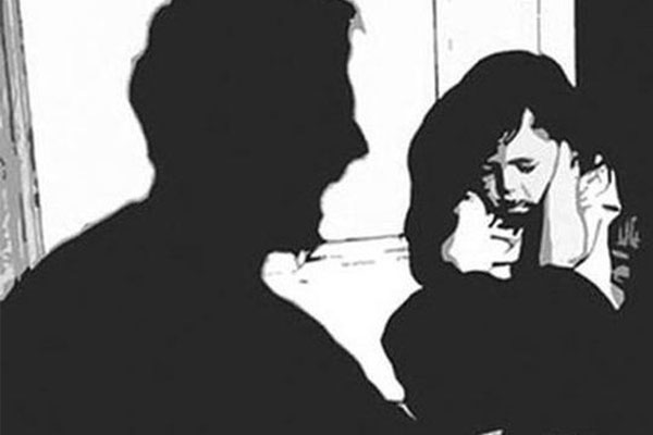 Thiếu nữ 15 tuổi có mối tình với nhà văn đáng tuổi cha chú, sau 20 năm mới phát hiện mình là nạn nhân ấu dâm và đi tìm công lý-8