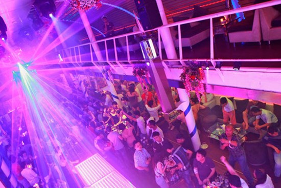 Sau lệnh đóng cửa quán bar, karaoke Hà Nội yêu cầu tạm dừng hoạt động cơ sở game online, rạp chiếu phim, massage để phòng Covid-19