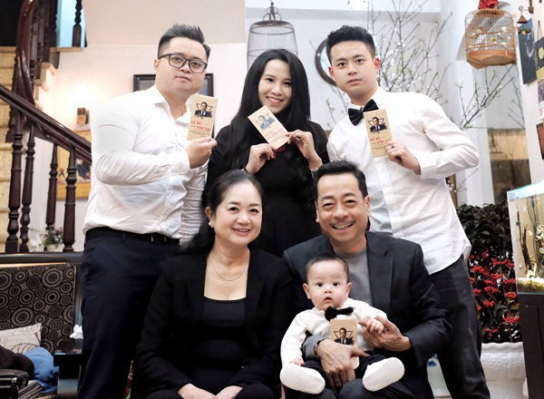 NSND Hoàng Dũng: Vợ tôi không giỏi đối đáp nên hay phải chịu thua thiệt-2