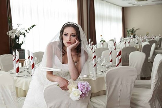 Chi nghìn USD để chuẩn bị đám cưới nhưng sợ khách không đến vì dịch Covid-19, cô dâu gây phẫn nộ khi đăng đàn cảnh cáo 