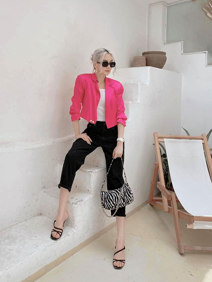Street style sao Việt: Ngọc Trinh lộ chân gân guốc, chị đại Lệ Quyên eo bé đến mức như bơi trong váy-16