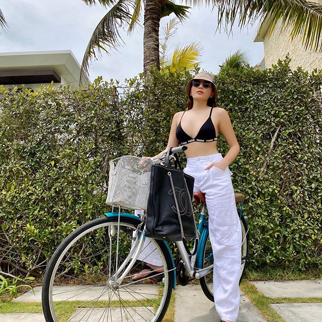 Street style sao Việt: Ngọc Trinh lộ chân gân guốc, chị đại Lệ Quyên eo bé đến mức như bơi trong váy-8