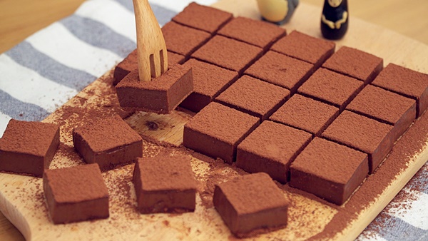 Xuất hiện soái ca giấu mặt khiến chị em phát cuồng: Body nhìn thoáng qua cũng biết cực phẩm nhưng tài nghệ bếp núc mới hạ gục tất cả!-9