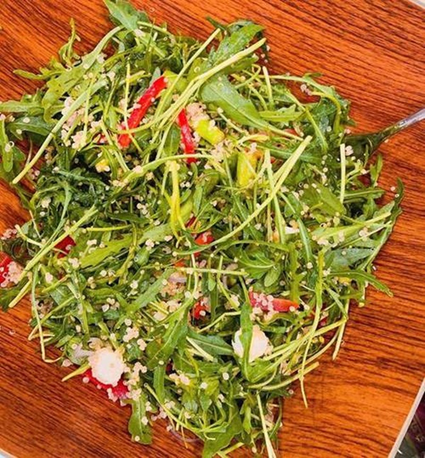 Chồng đại gia than nấu ăn mất 1,5 tiếng, mẹ bỉm sữa Lan Khuê kêu mệt vì bày bừa-4