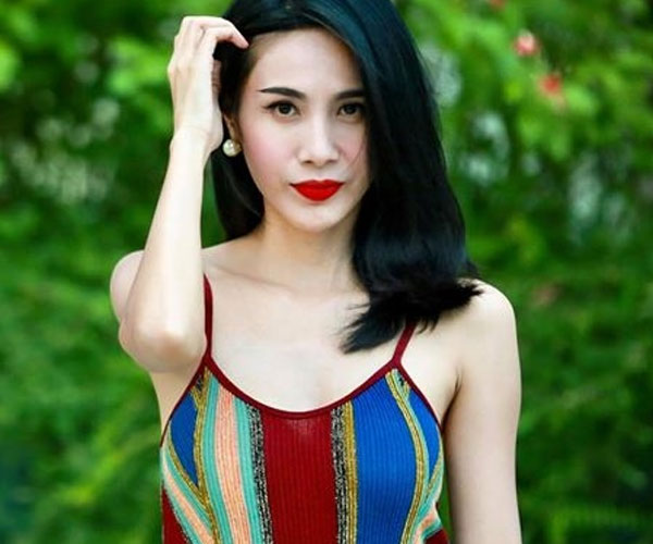 Thủy Tiên tiếp tục hành trình giúp miền Tây vượt hạn mặn: Số tiền đã lên đến 9 tỷ, nắng nóng vẫn cùng chồng đi khảo sát-6