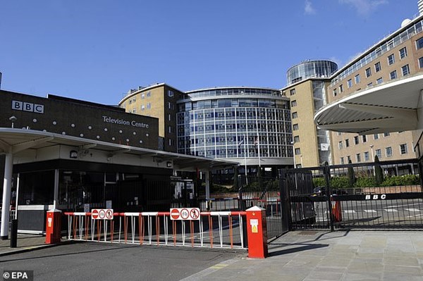 Meghan Markle tìm văn phòng mới ở nước Anh trước khi bị cấm cửa, bất ngờ bị anh trai đăng đàn chỉ trích tội bất hiếu và dự đoán chuyện ly hôn-1