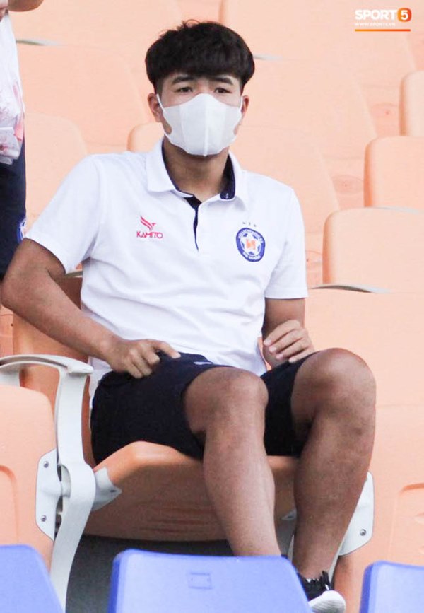 HLV trưởng tiết lộ sốc về bệnh của Hà Đức Chinh: Hiện tại chơi bóng sẽ nguy hiểm tính mạng, phải rất lâu nữa mới trở lại sân cỏ-4