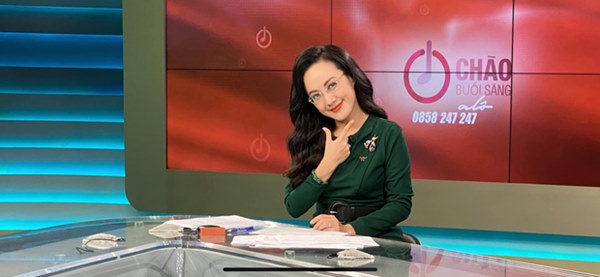 Ngỡ ngàng với nhan sắc ở tuổi 40 của BTV Hoài Anh: Không có nếp nhăn, càng mộc mạc càng đẹp!-6