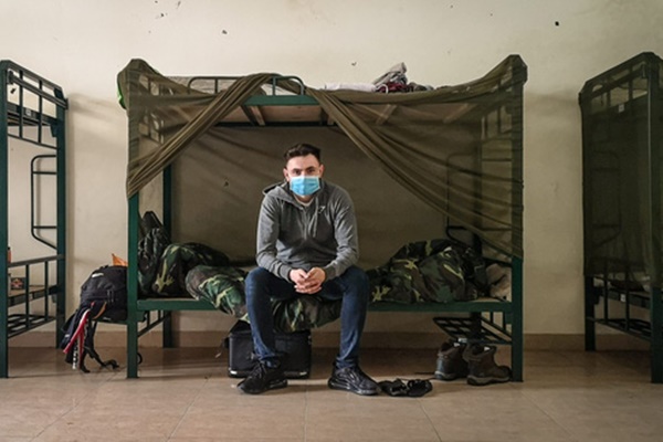 Chàng trai người Anh viết nhật ký cách ly khiến bạn bè quốc tế cám ơn Việt Nam” đã âm tính hoàn toàn với Covid-19, tiết lộ hình ảnh sau khi rời trại và chuỗi ngày bất ngờ nổi tiếng-9