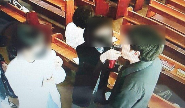 Ổ dịch mới 46 người nhiễm Covid-19 tại nhà thờ ở Seoul: Tín đồ đã dùng chung vòi xịt nước muối vào miệng để diệt virus-2