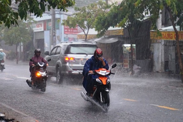 Thời tiết hôm nay 17/3, Hà Nội mưa giông, trời chuyển lạnh-1
