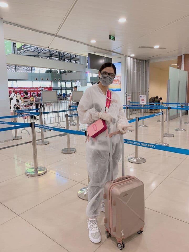 Tràn lan đồ bảo hộ phòng dịch Covid-19 được bán theo combo, chỉ vài chục nghìn đồng-3