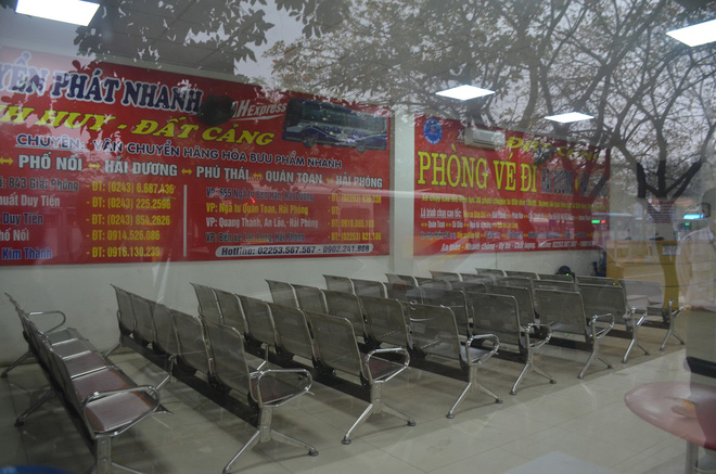Bến xe ở Hà Nội vắng tanh vì ảnh hưởng của dịch Covid-19, nhà xe ra tận đường chèo kéo khách-5